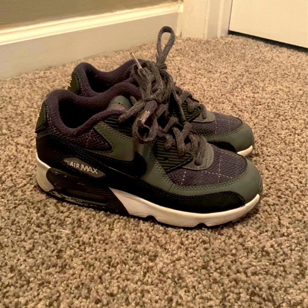Kids Nike Air Max size 1Y